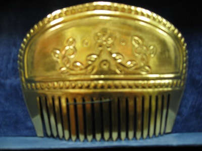 Golden back comb in small size