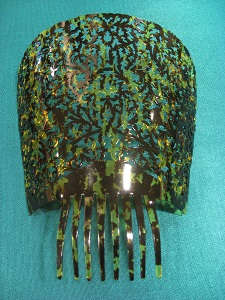 Back comb for mantilla or veil