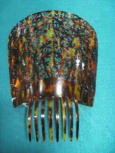 Back comb for mantilla or veil