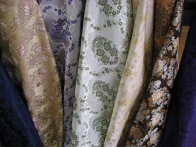 Telas multicolor para trajes del siglo XVIII