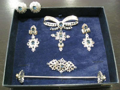 Tradicional set of jewels