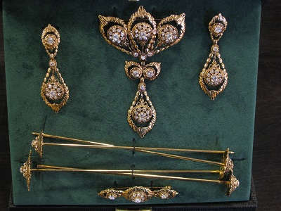 Tradicional set of jewels