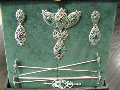 Tradicional set of jewels